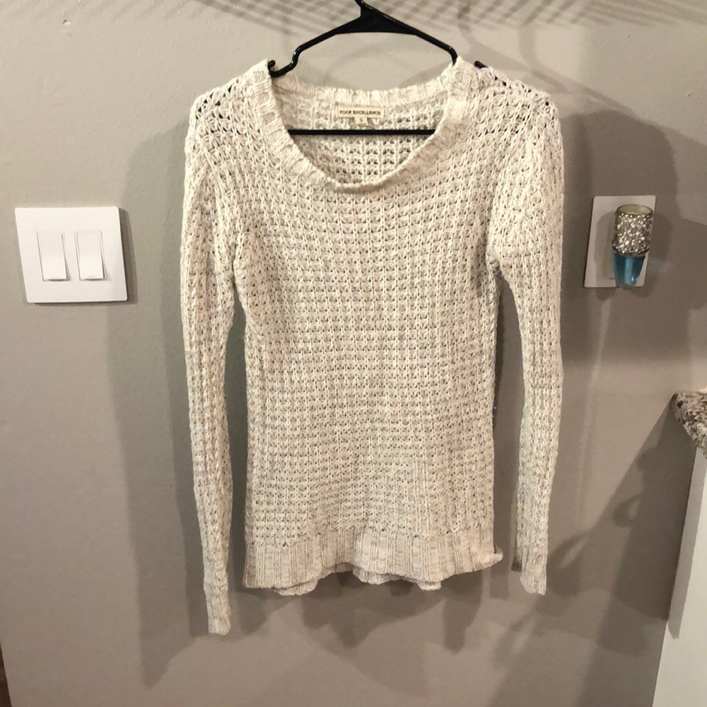 Gray/white sweater